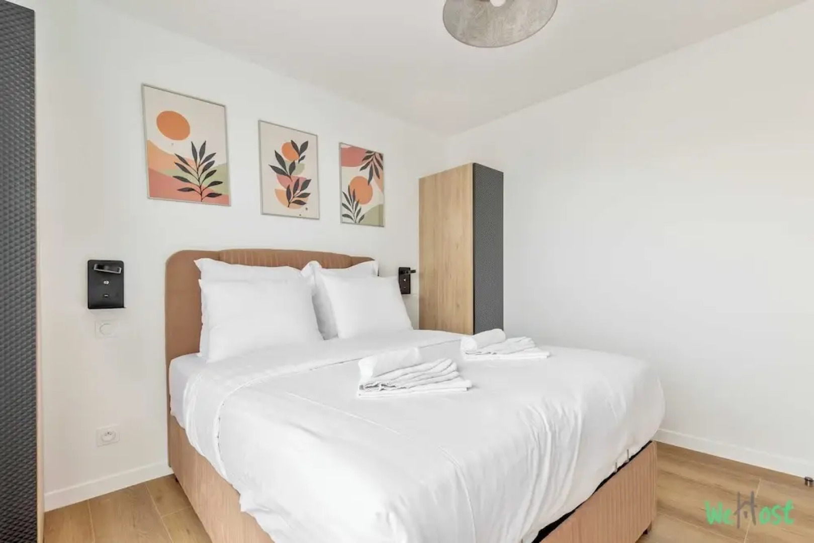 Apartment With Balcony in Paris