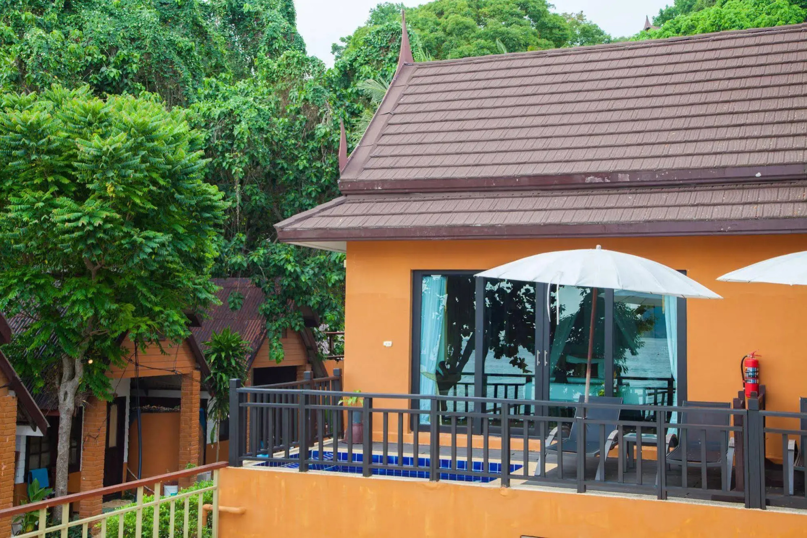 Phi Phi Long Beach Resort & Villa