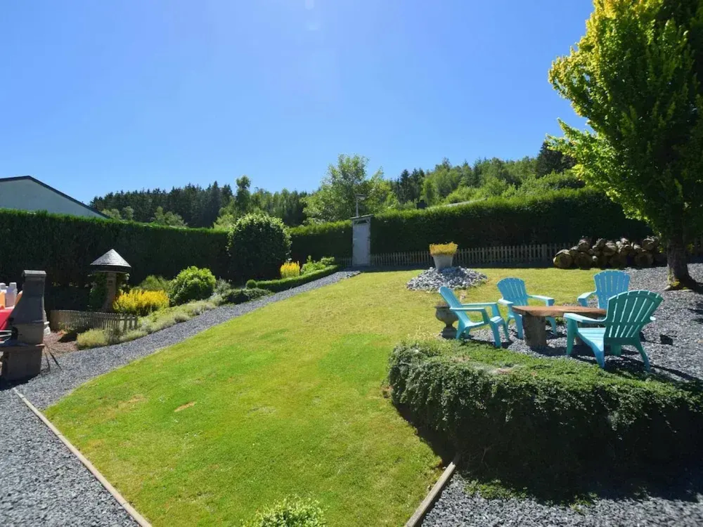 Luxurious Holiday Home with Hot Tub & Sauna in Houffalize