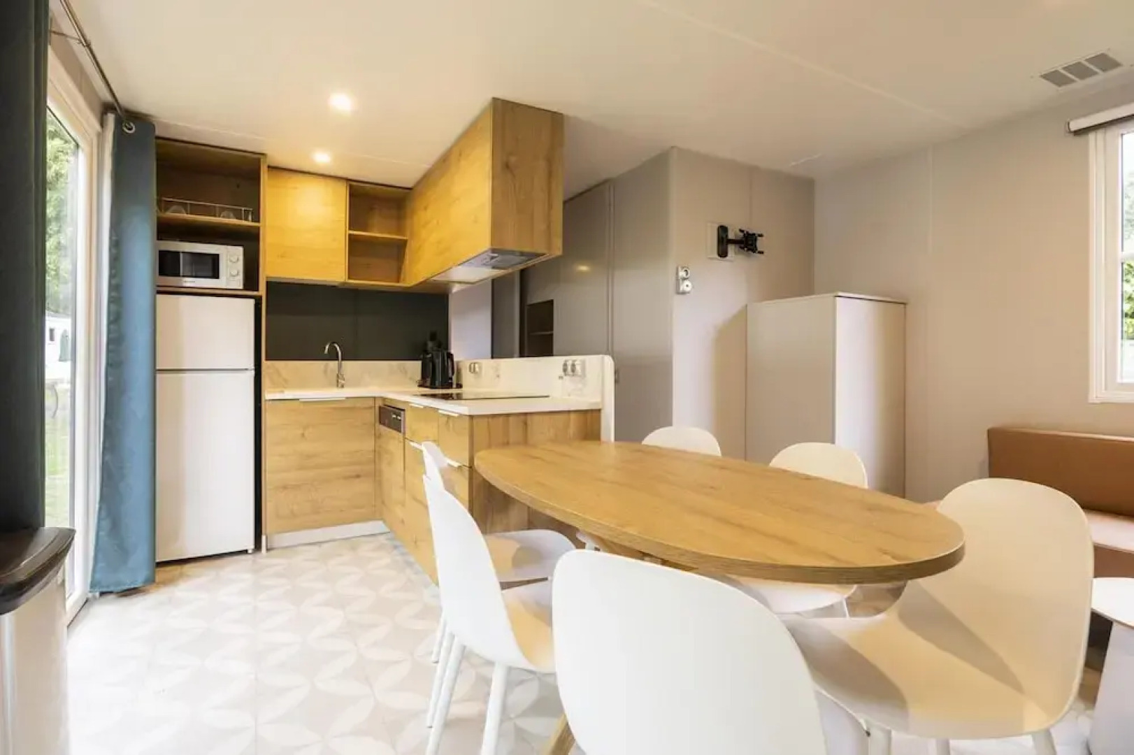 Peaceful Apartment With Pool