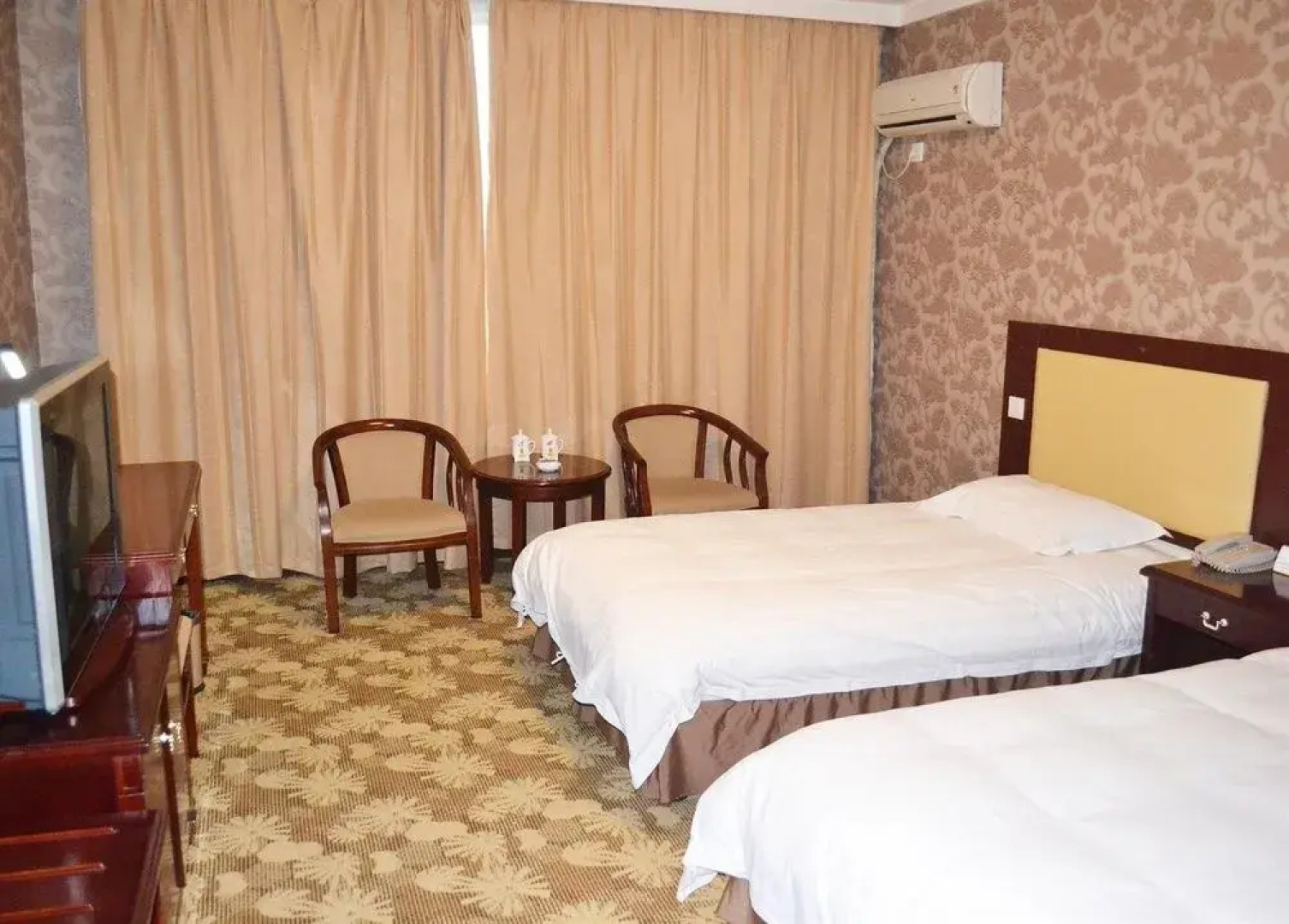 Super 8 Peony Square