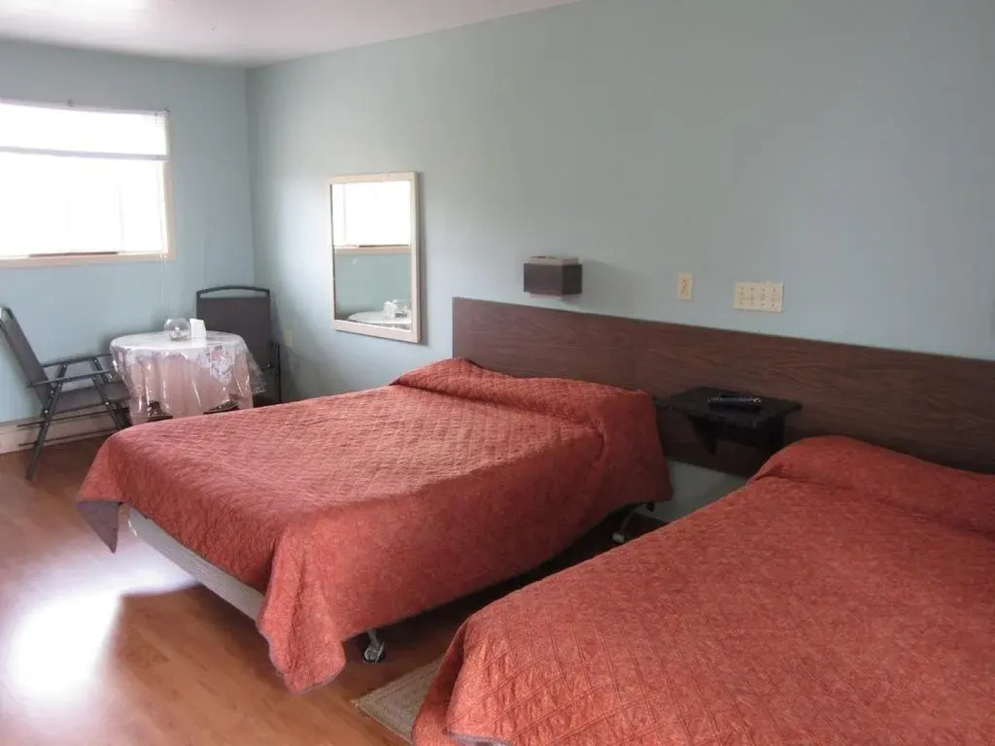 Baybreeze Restaurant and Motel