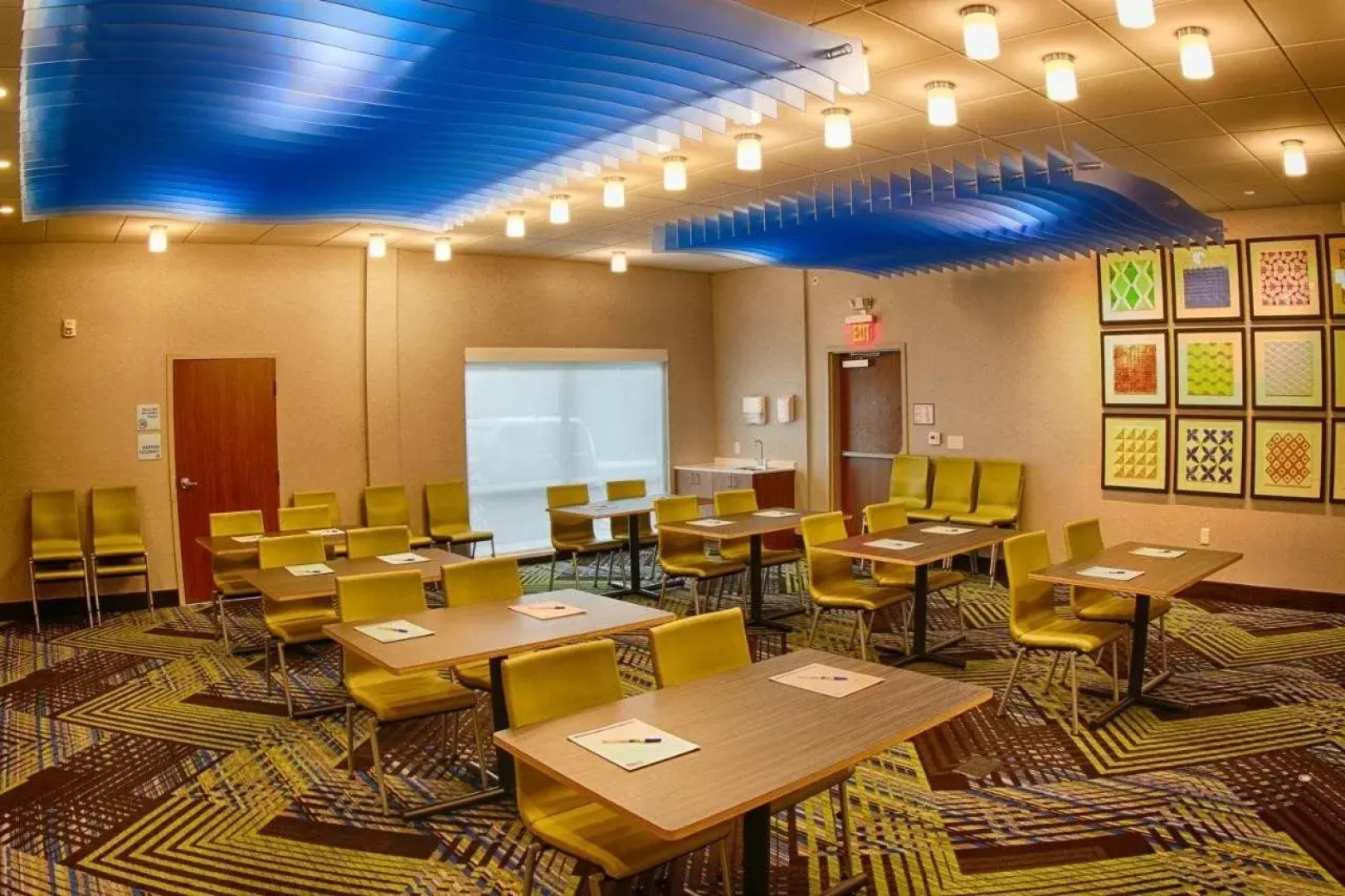 Holiday Inn Express & Suites Detroit Northwest - Livonia by IHG
