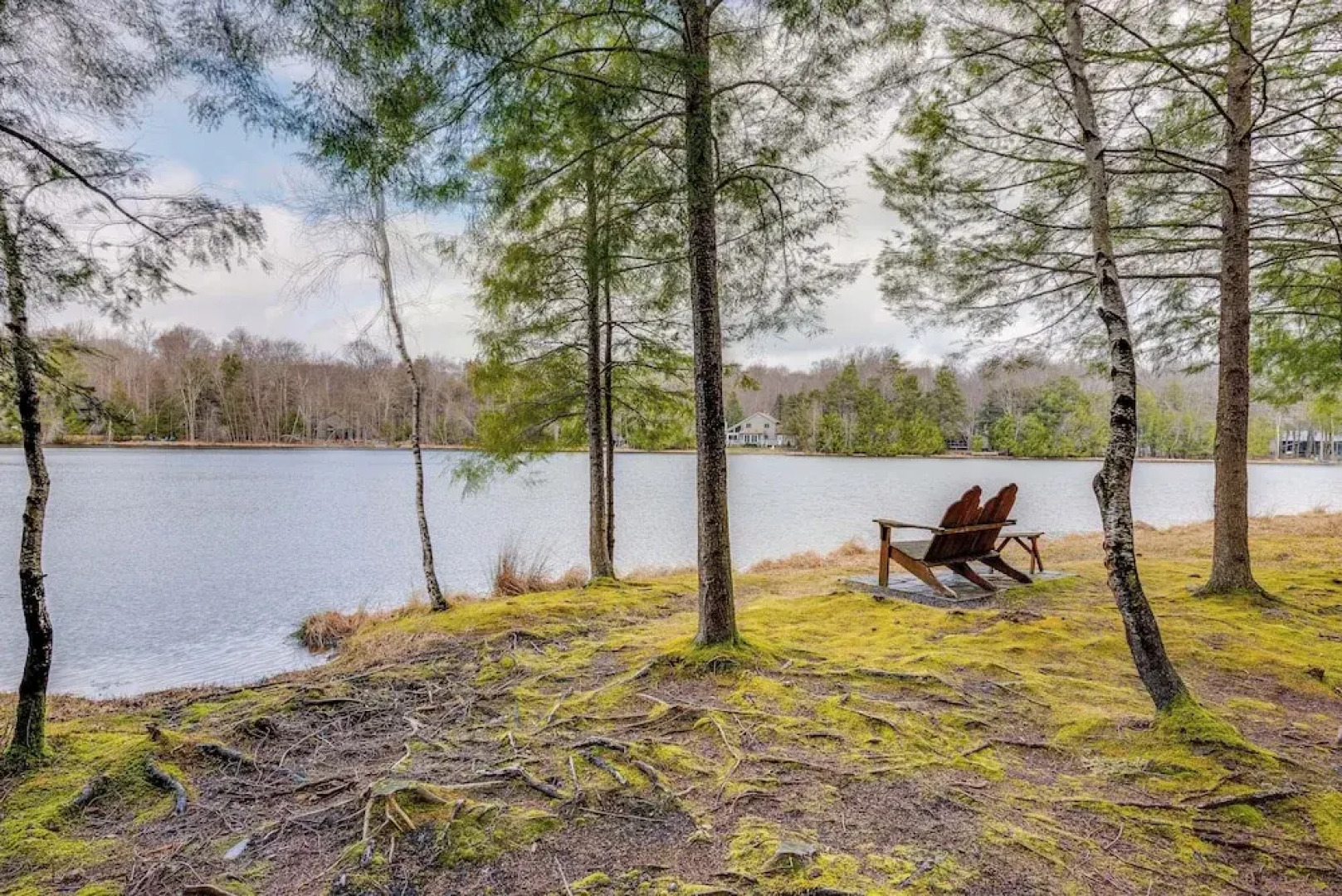 Lakefront Poconos Cabin w/ Deck & Game Room