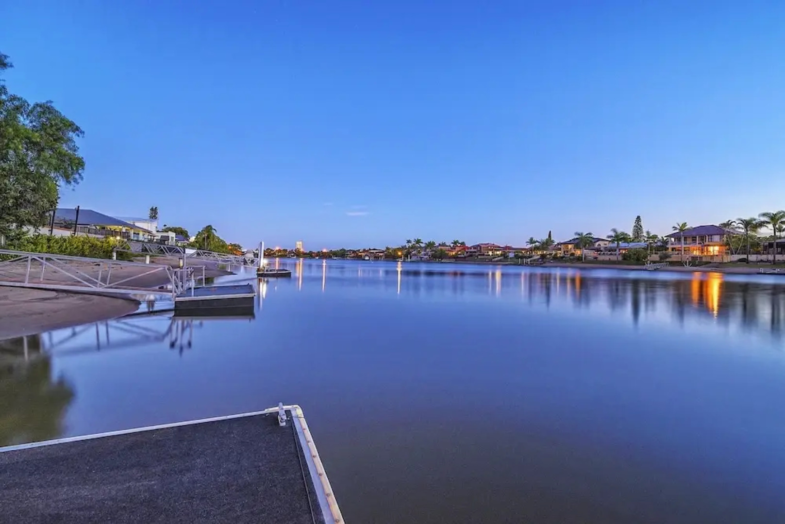 Just in Paradise Waterfront 5 Bedroom Deluxe House Central Broadbeach