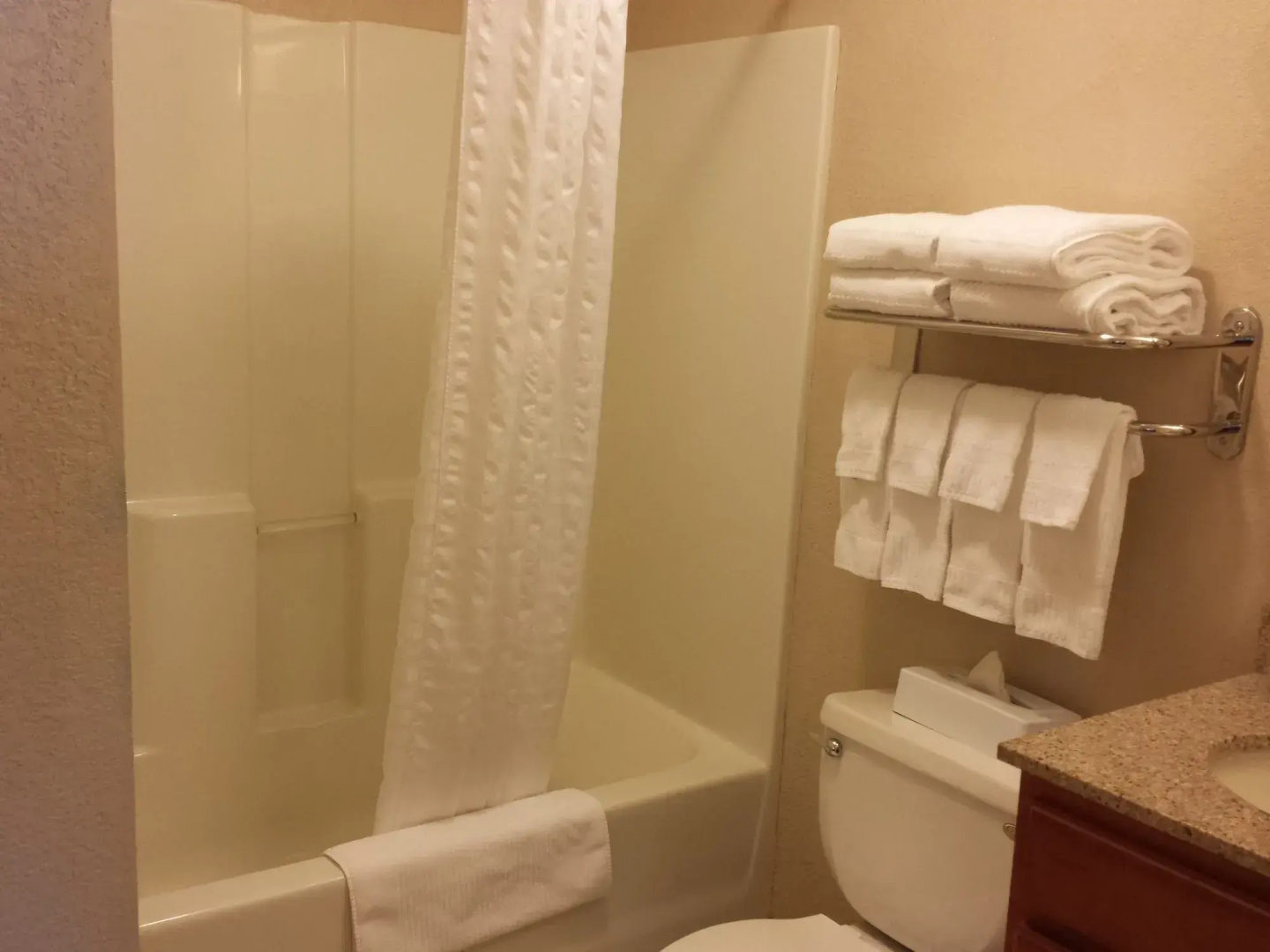 Candlewood Suites Kansas City Speedway by IHG