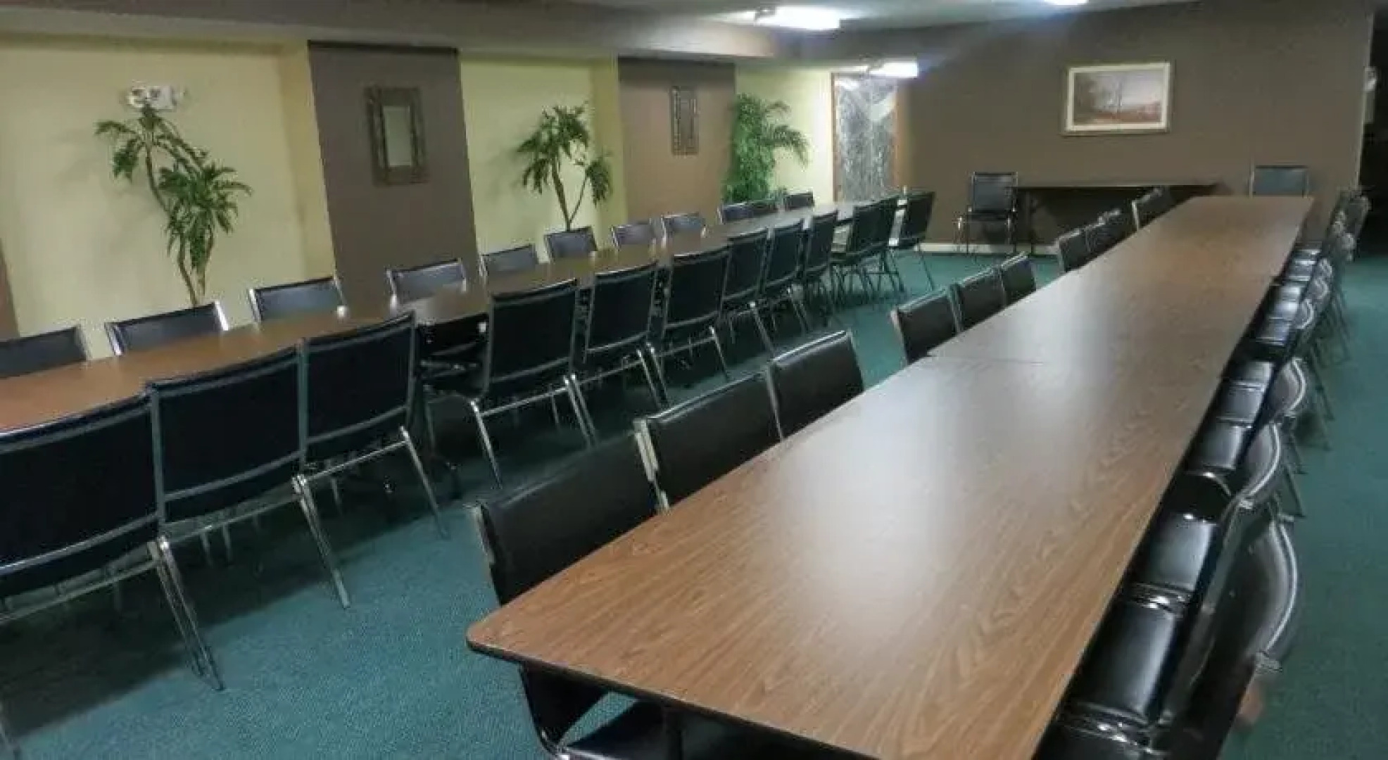 Golden Manor Inn & Suites