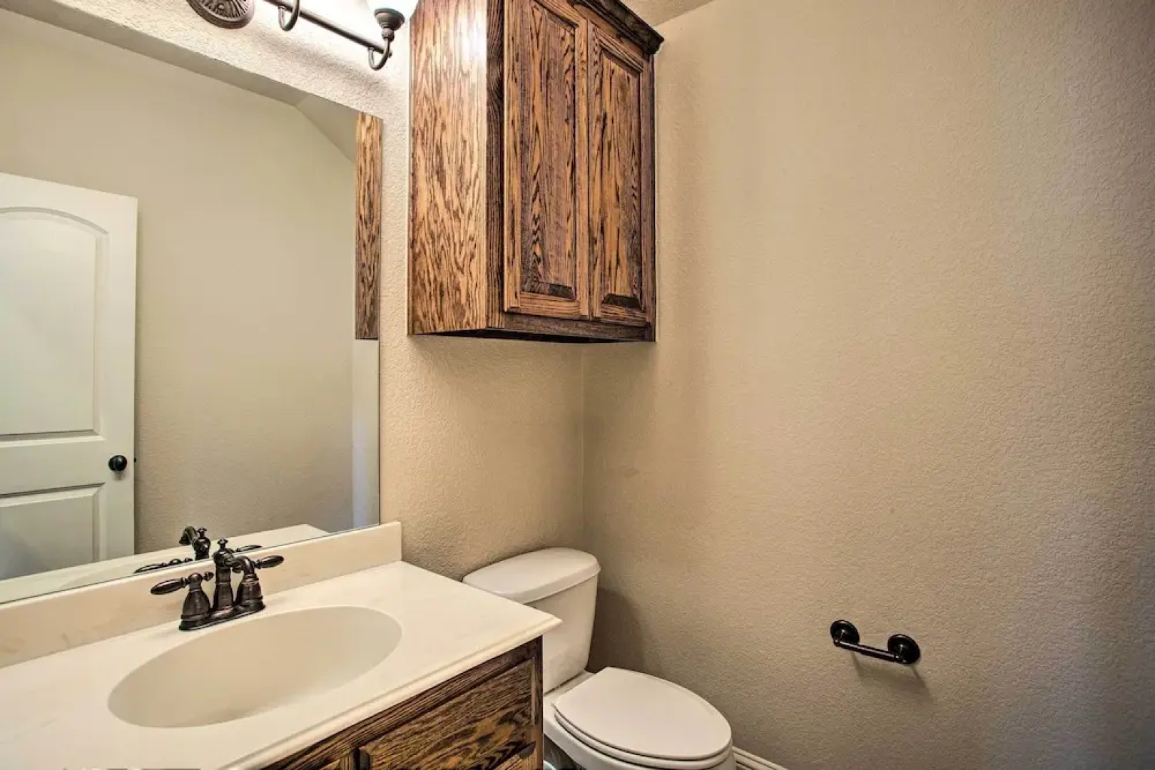 4 Mi to Grapevine Lake: Texas Home w/ Media Room
