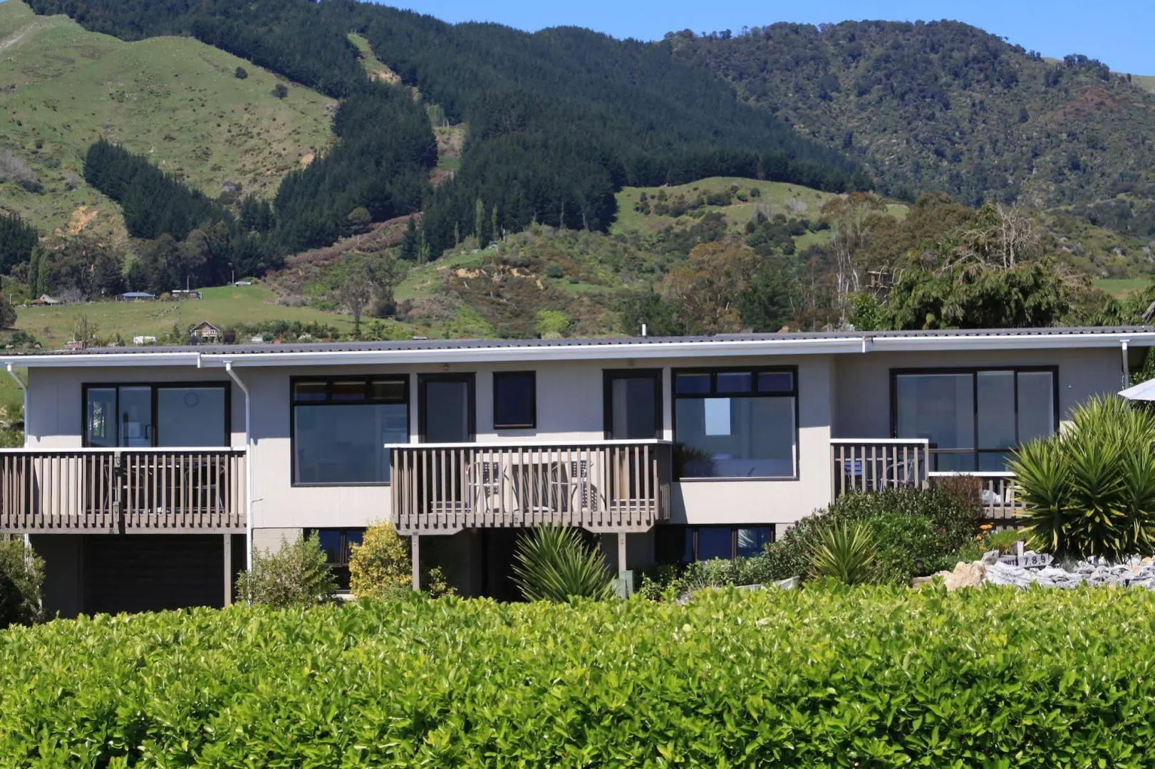 Pohara Beachfront Motel