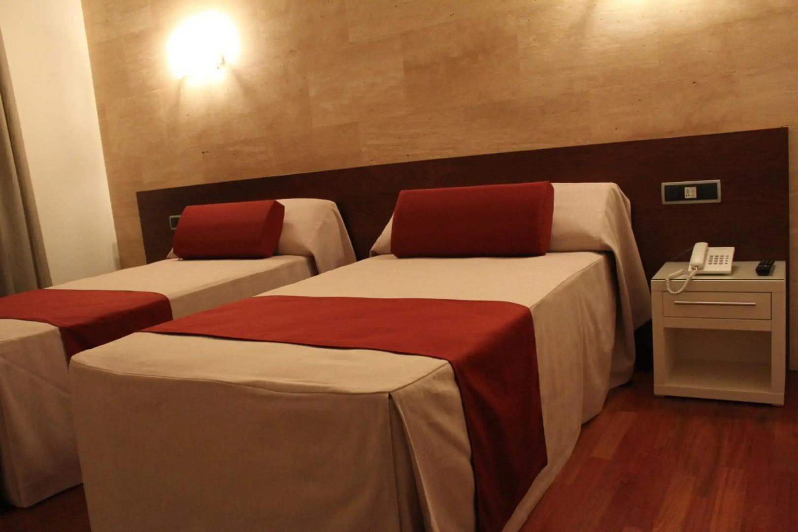 Escuderos Hotel Cruz