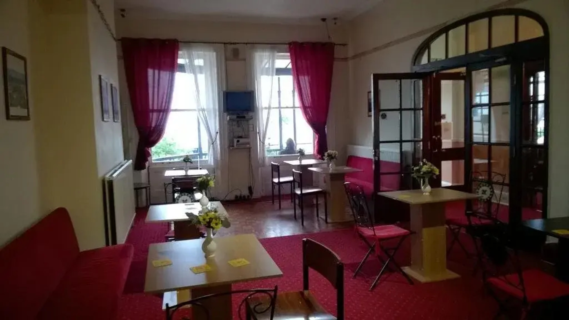 Elsinore Hotel