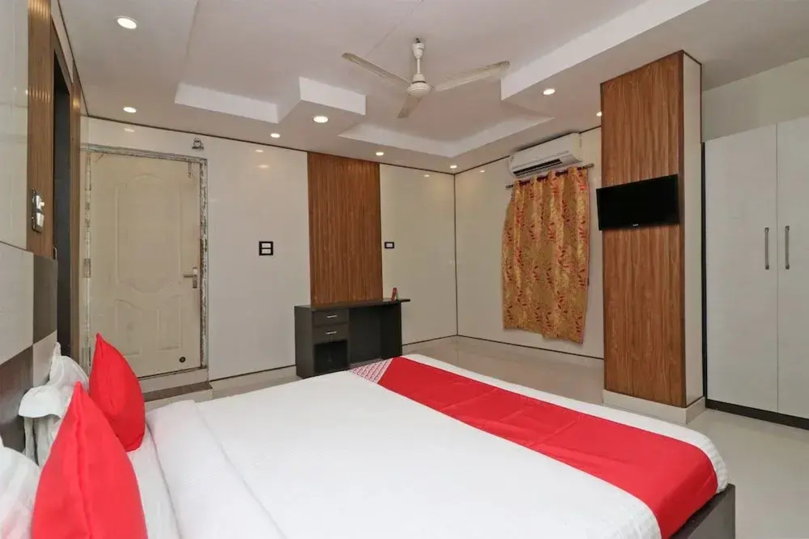 OYO 4817 Hotel Hill Heights