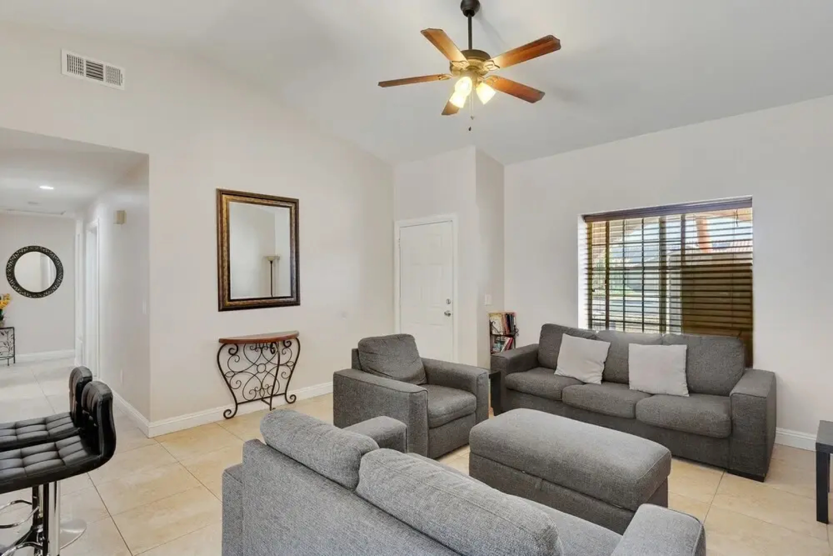 Desert Oasis Getaway 5 Bedroom Home by Redawning