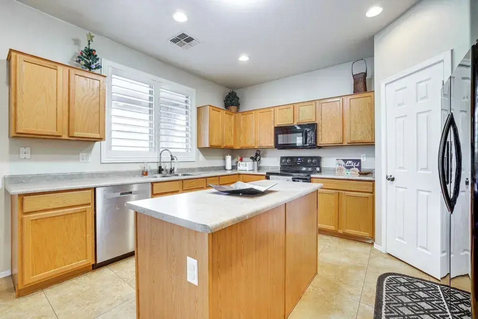 Pool & Patio: San Tan Valley Getaway!