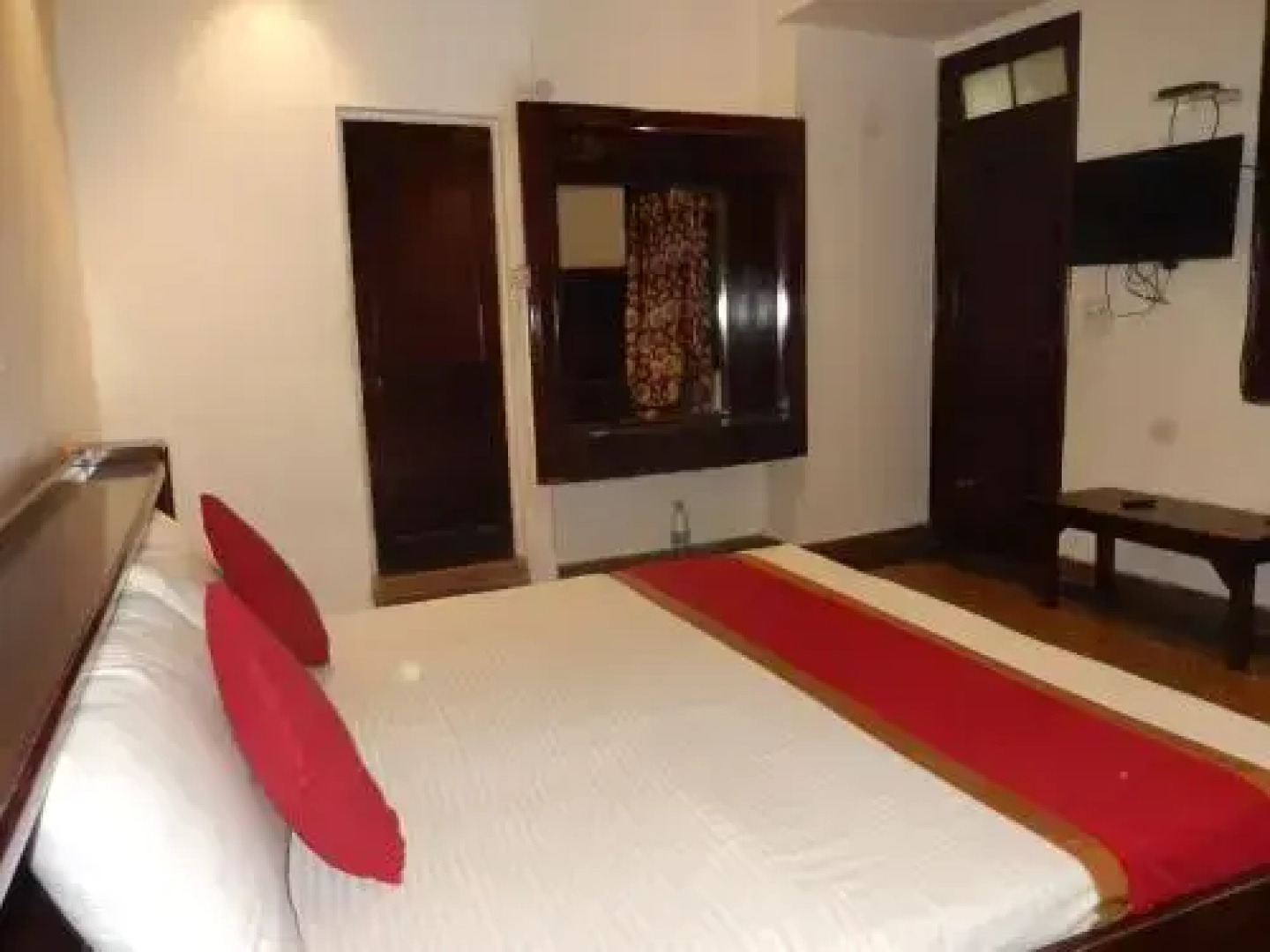 White House Tourist Lodge