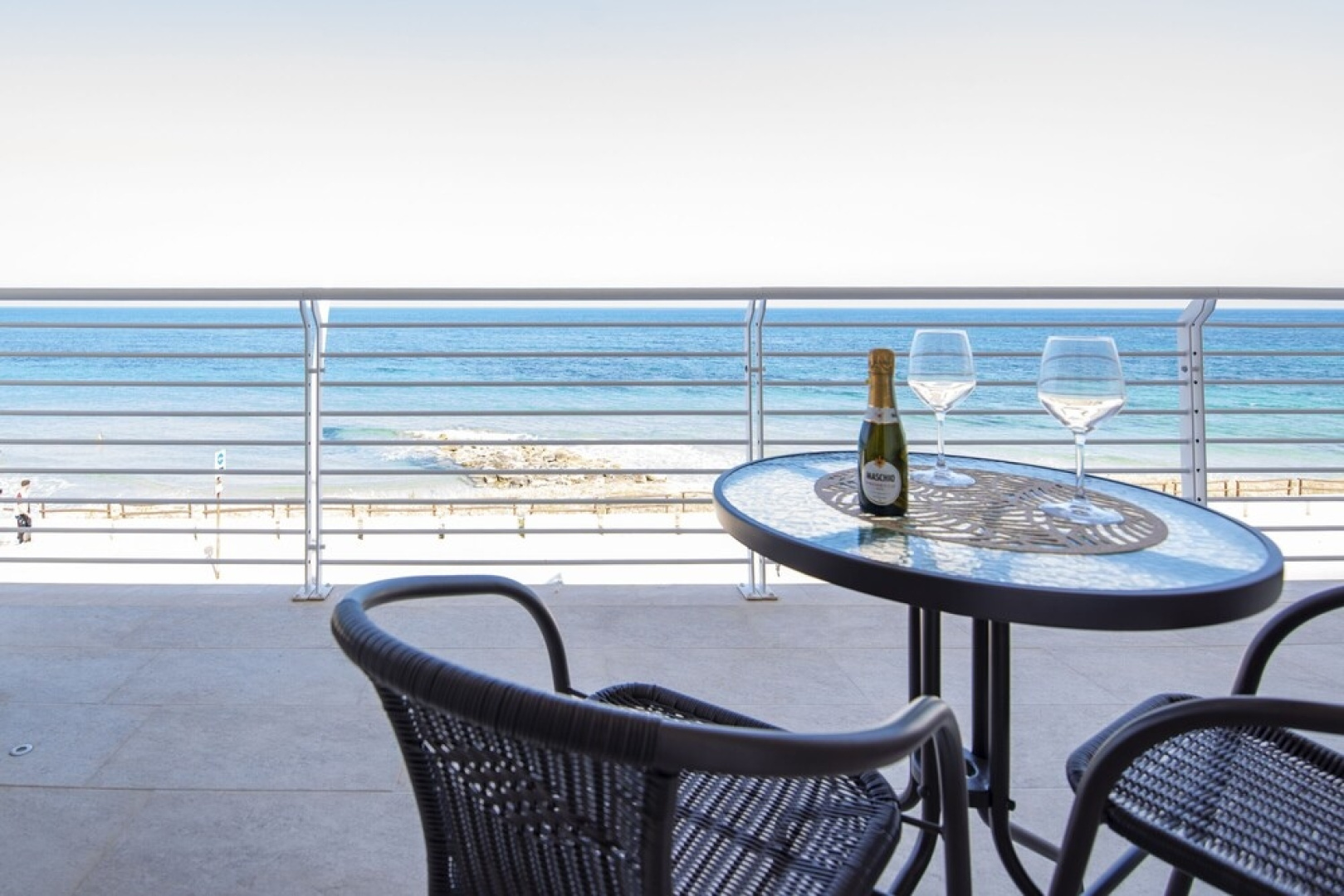 Perla Apartment On Sea Shore