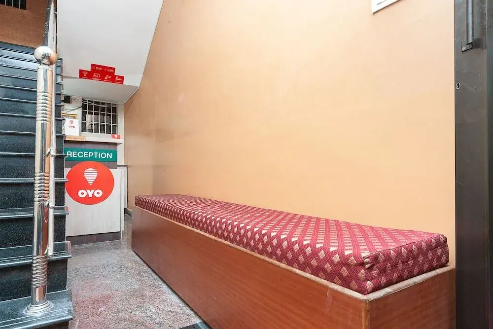 Oyo 29278 Sri Laya Guest House