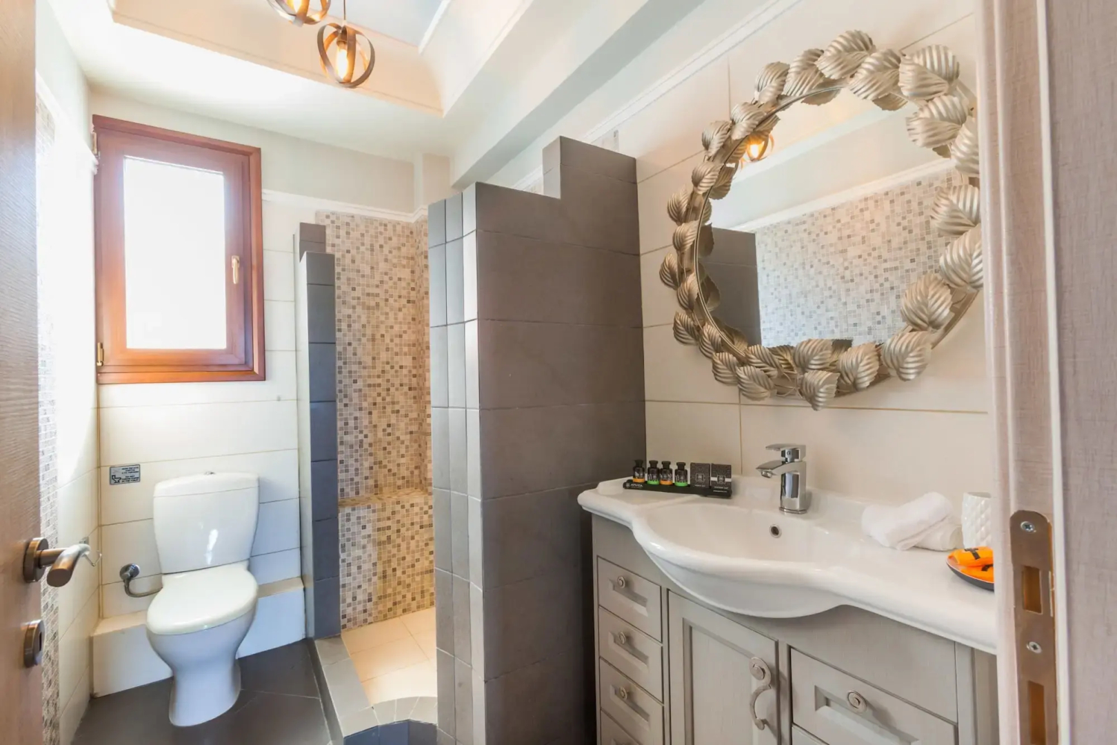 Villa D'Oro - Luxury Villas & Suites