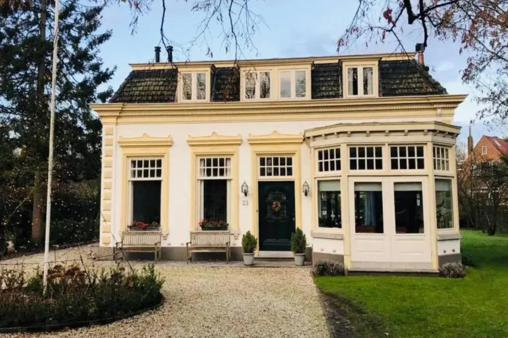 Tiny house in tuin van de statige villa Mariahof