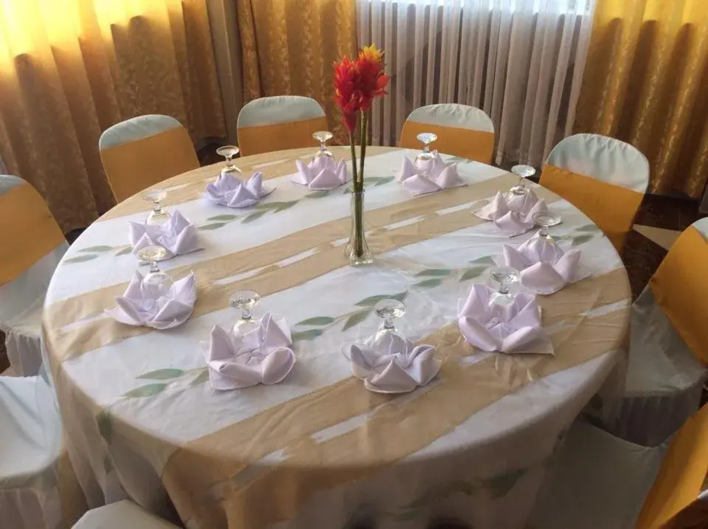 Royal Crest Hotel Restaurant and Sports Centrum