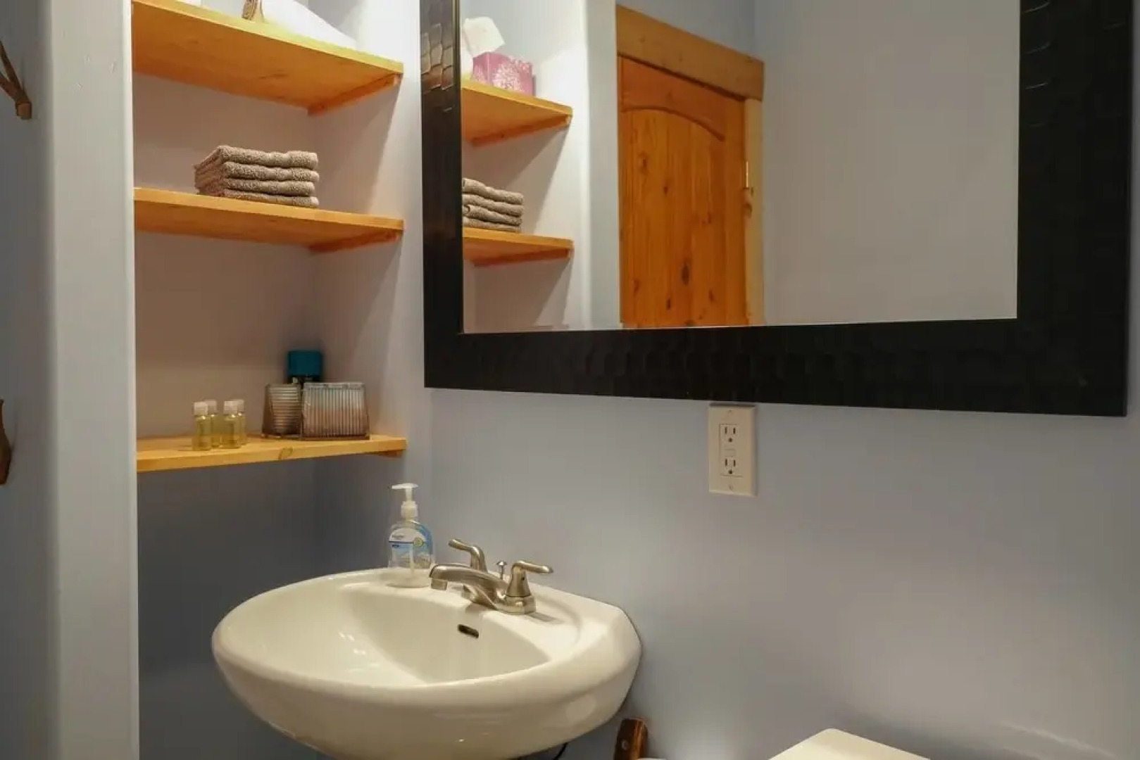 Beautiful Log Chalet Near Fernie, BC