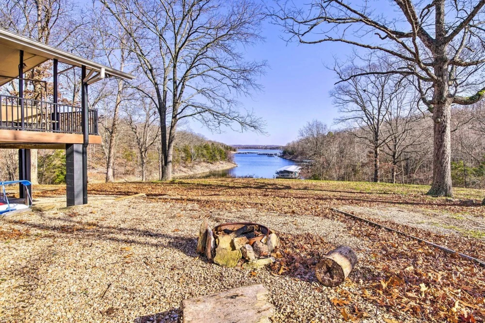 Lakeside Abode: 13 Mi to Silver Dollar City!