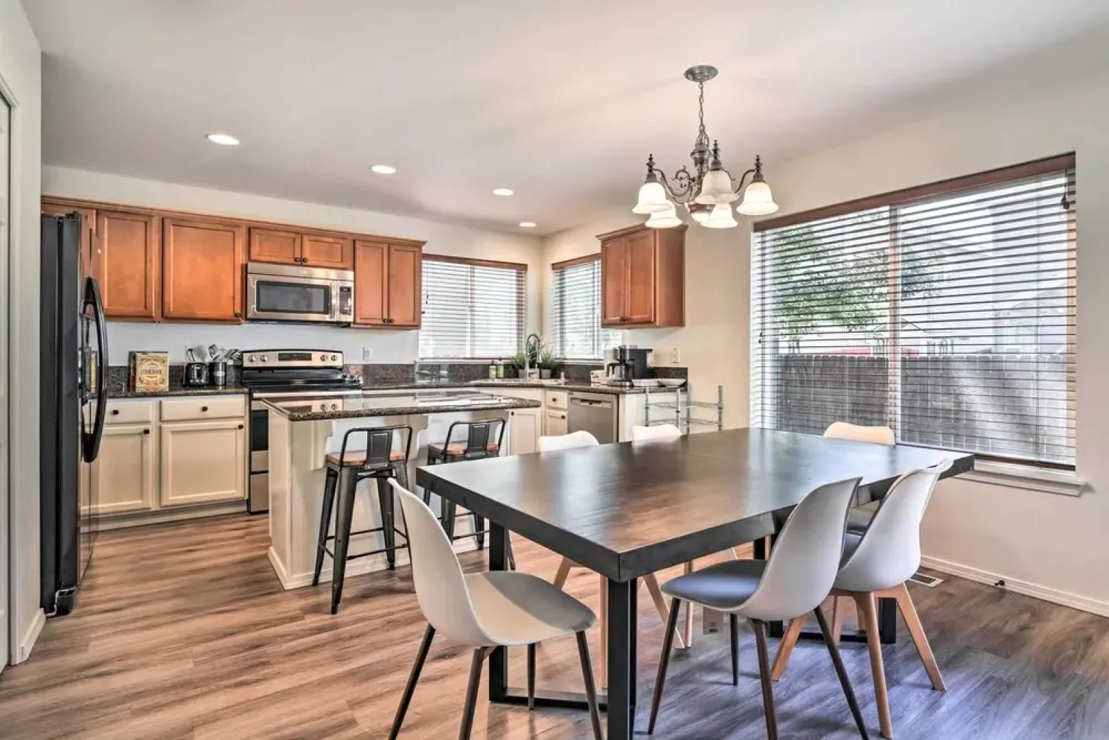 Lovely Vancouver Home < 18 Mi to Portland!