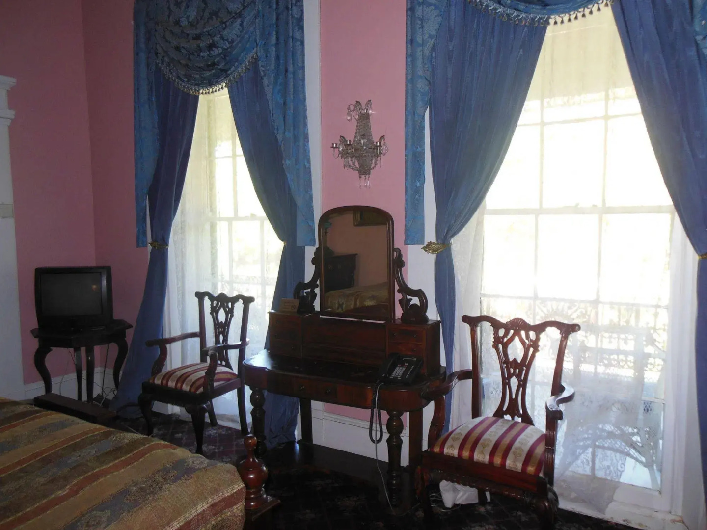 Cedar Grove Mansion Inn & Restaurant