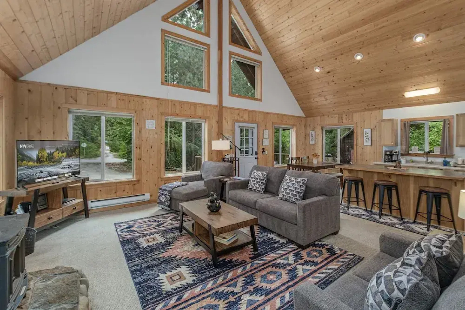 Pine River Retreat 2 Bedroom Home by RedAwning