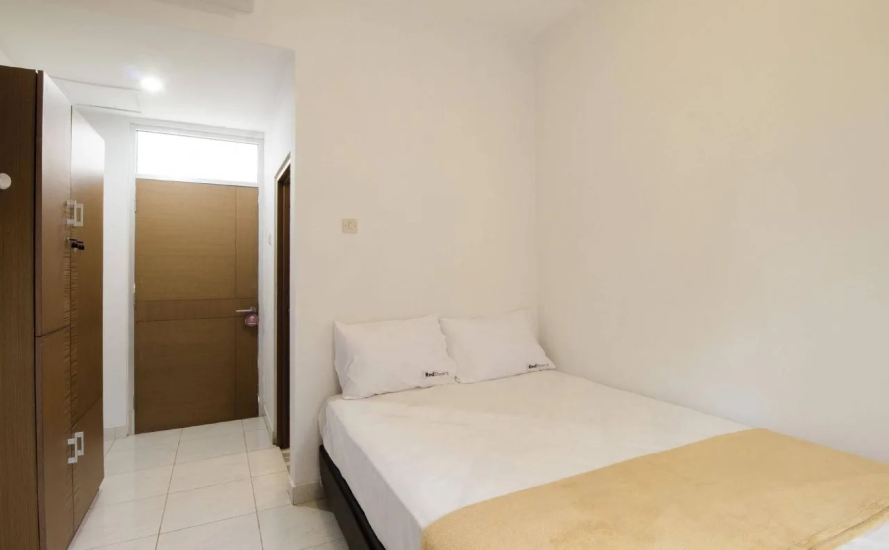RedDoorz Plus near Lippo Karawaci