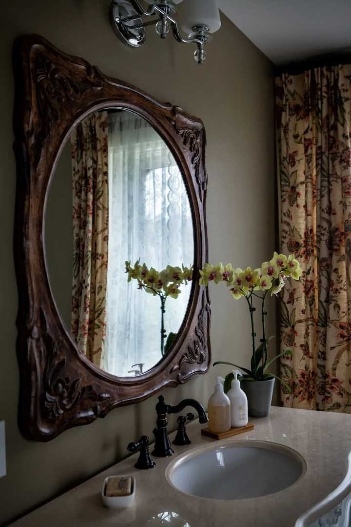 Maplehurst Manor B&B