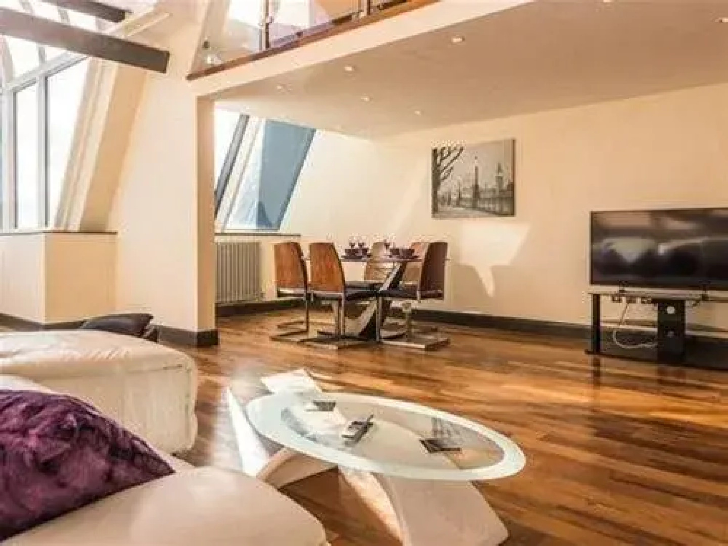 Shelton House Apartment