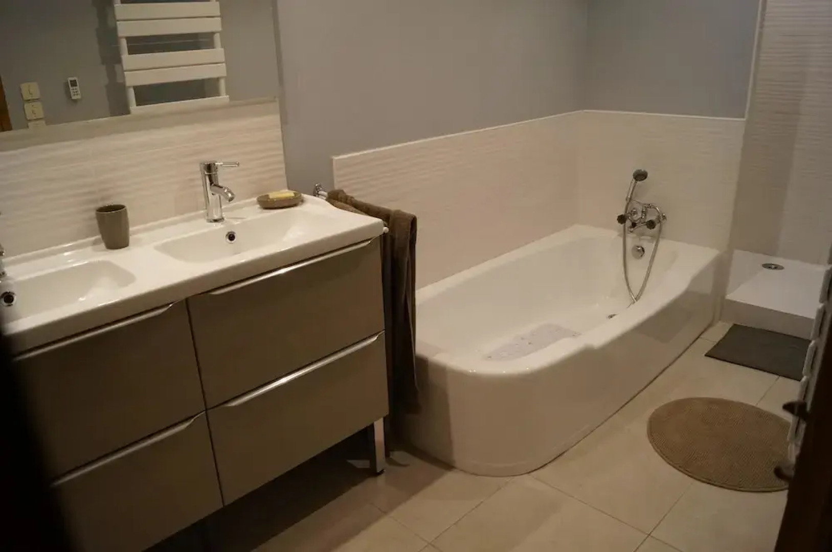 House With 3 Bedrooms in Usclades-et-rieutord, With Wonderful Lake Vie