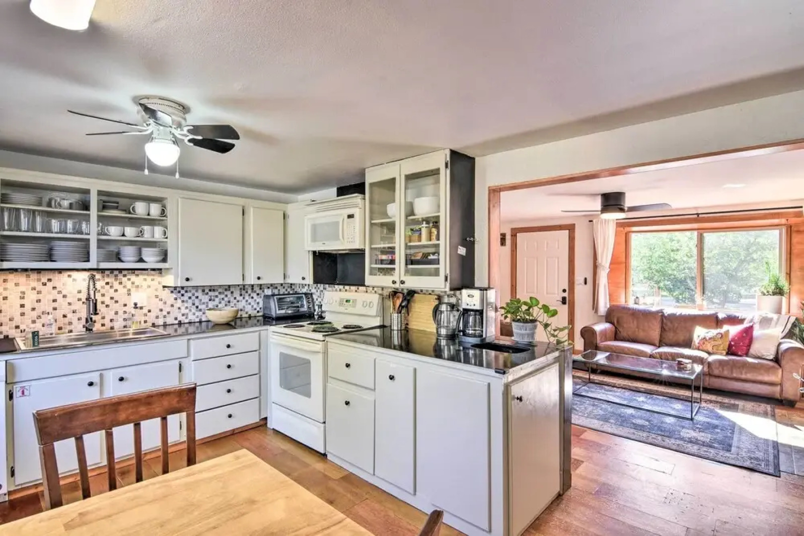 Buena Vista Getaway ~ 1/2 Mi to Downtown!