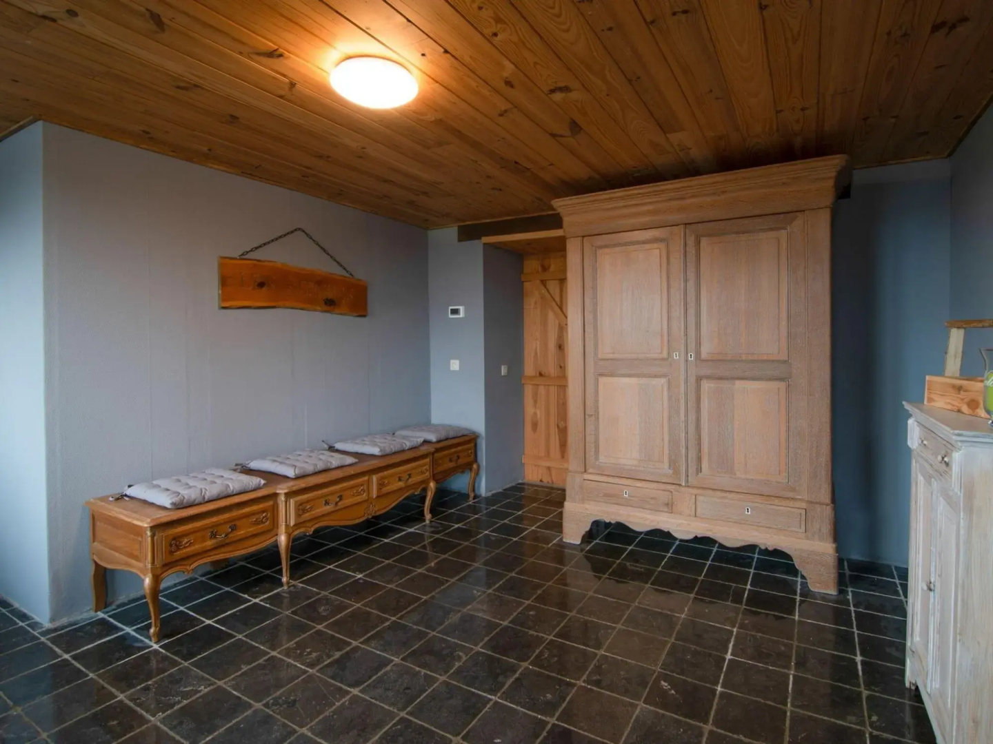 Very spacious house with sauna, spa and countryside views