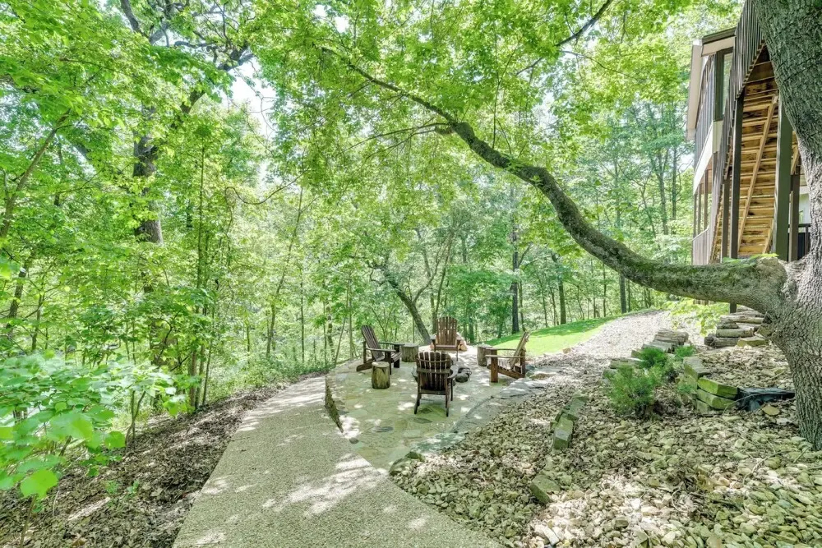 The Bella Vista Lakeside Treehouse: Dock & Kayaks!