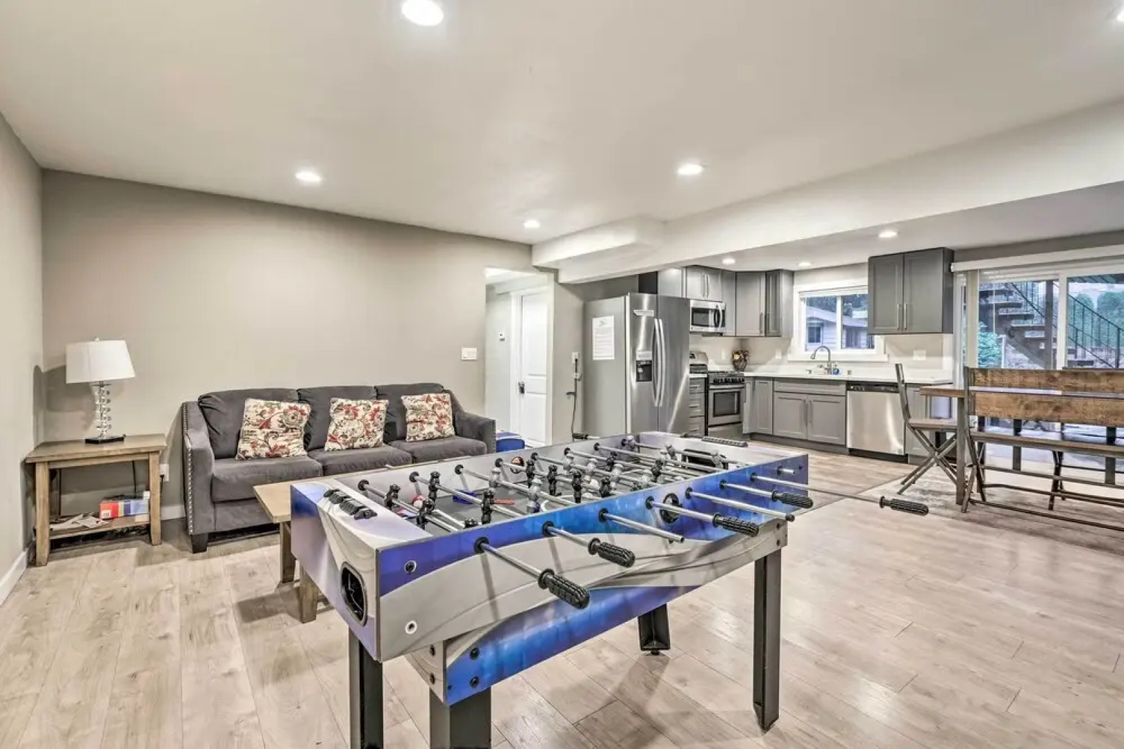 Spacious Kent Home ~ 17 Mi to Dtwn Seattle!