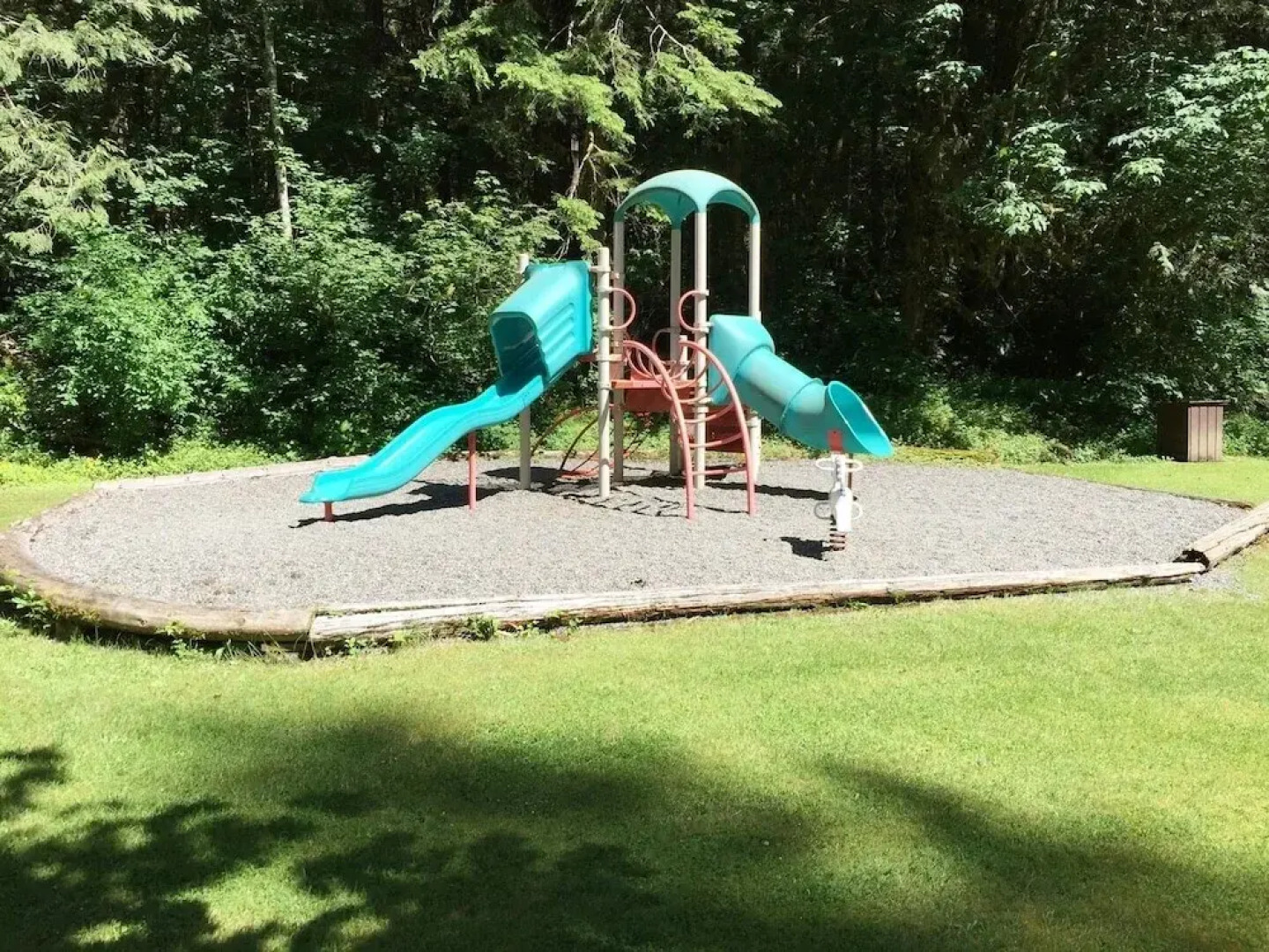 59sw - Fireplace - Dishwasher - Washer/dryer - Sleeps 6 2 Bedroom Home by RedAwning