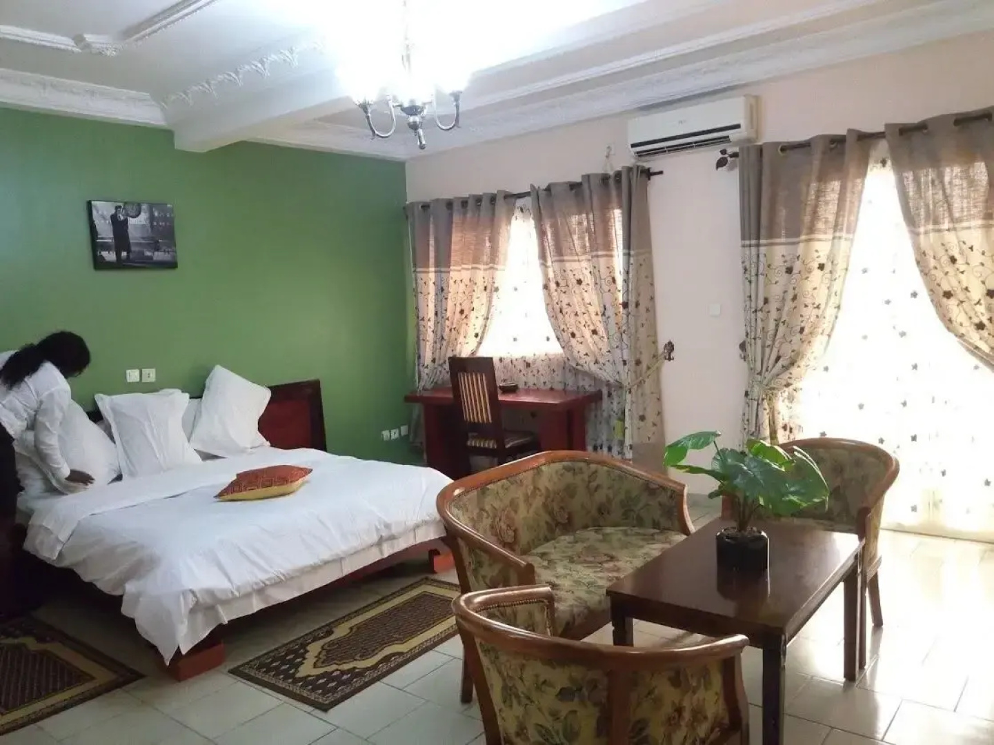 Hotel Vallee Des Rois