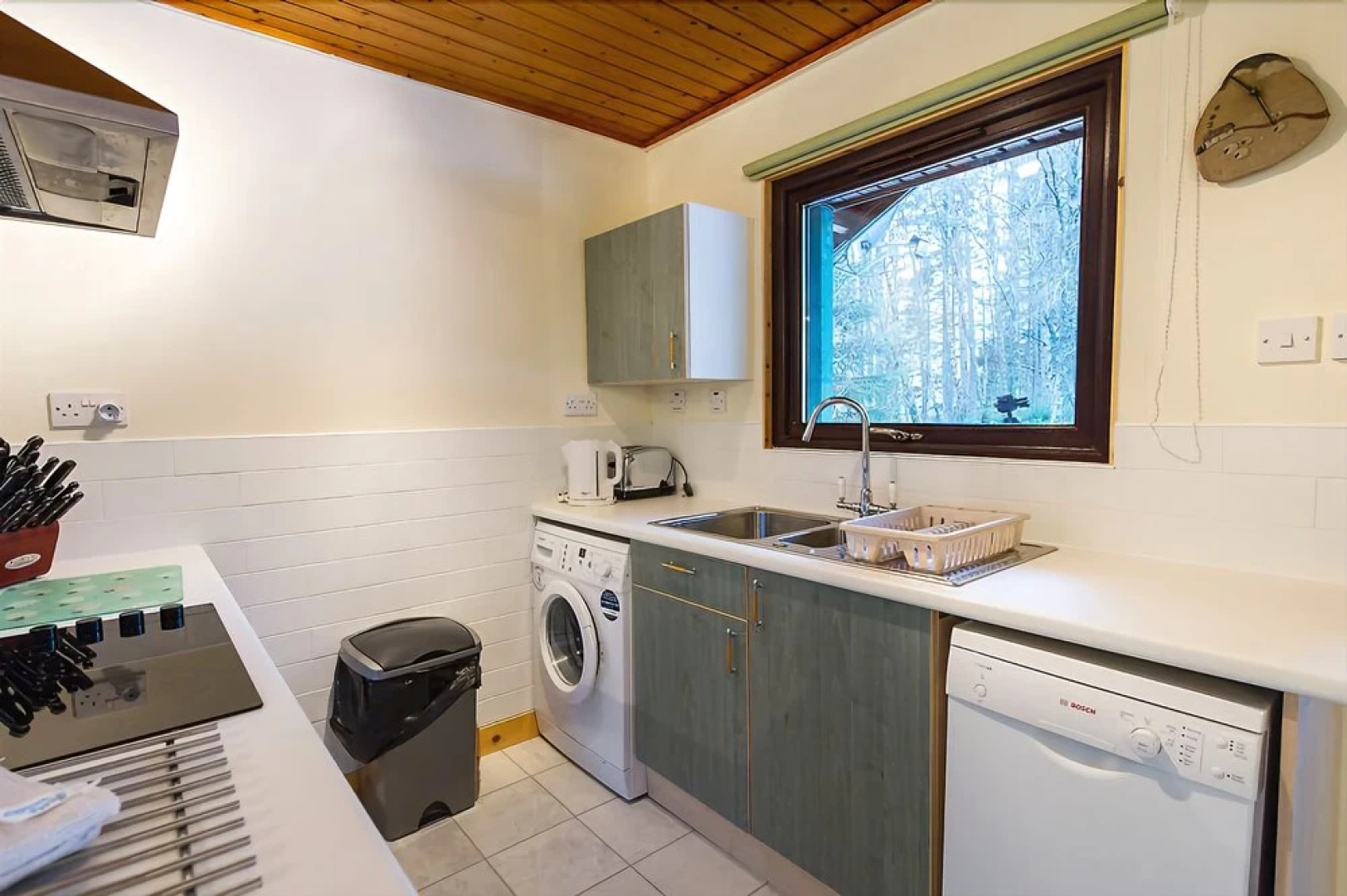 Otter With Mountain View and Enclosed Decking