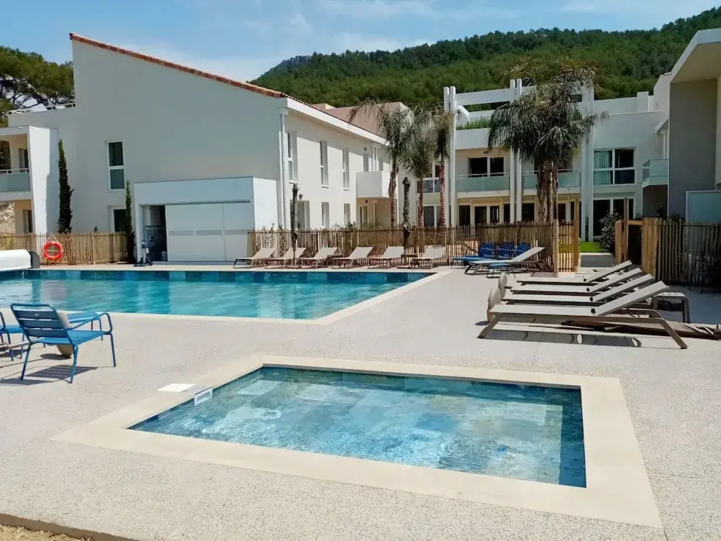 Nice Apartment With Shared Pool