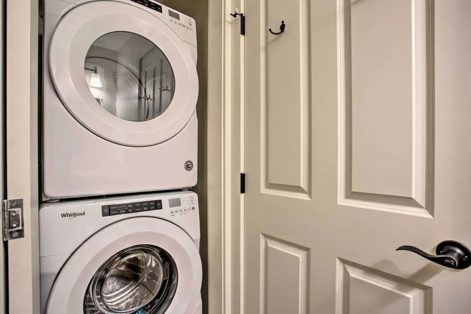 Walk to Dining: Saluda Main Street Retreat!