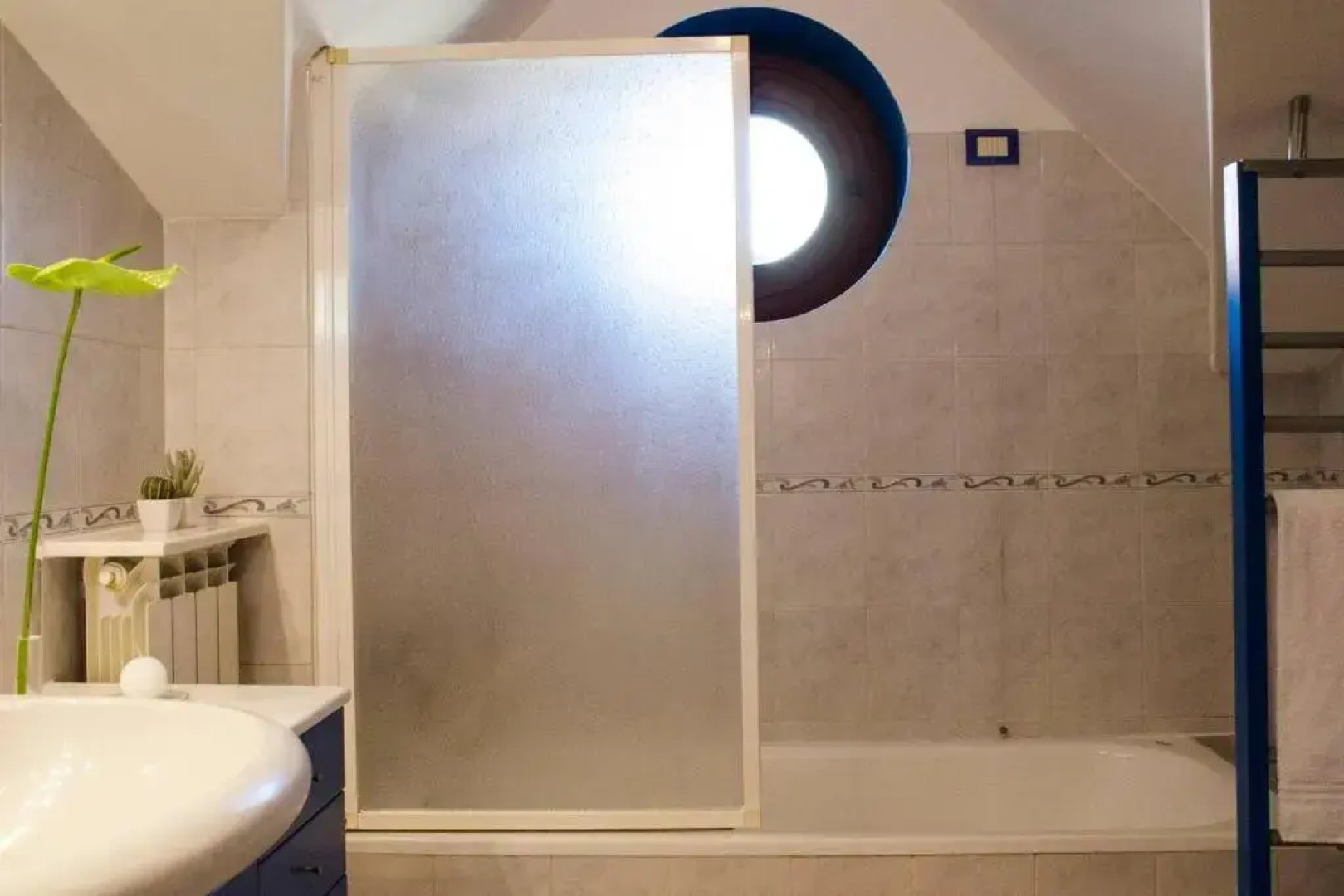 ALTIDO Lively 2 bedroom Apt with Parking close to Como