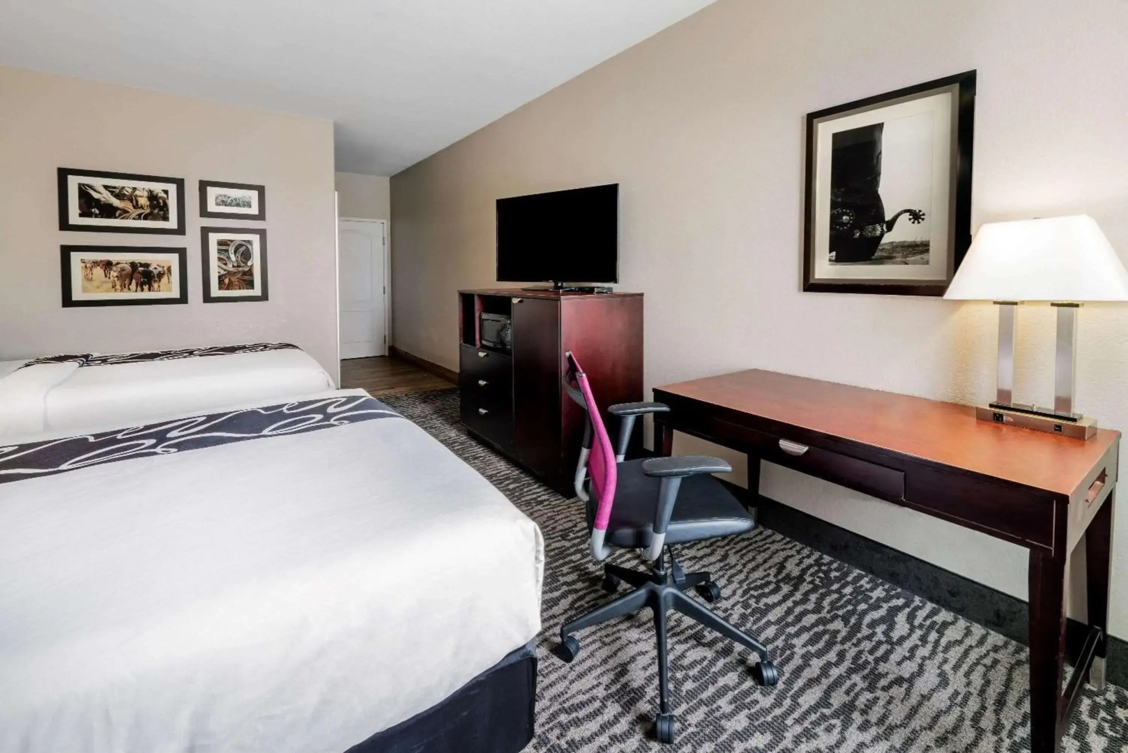 La Quinta Inn & Suites by Wyndham DFW Airport West - Bedford