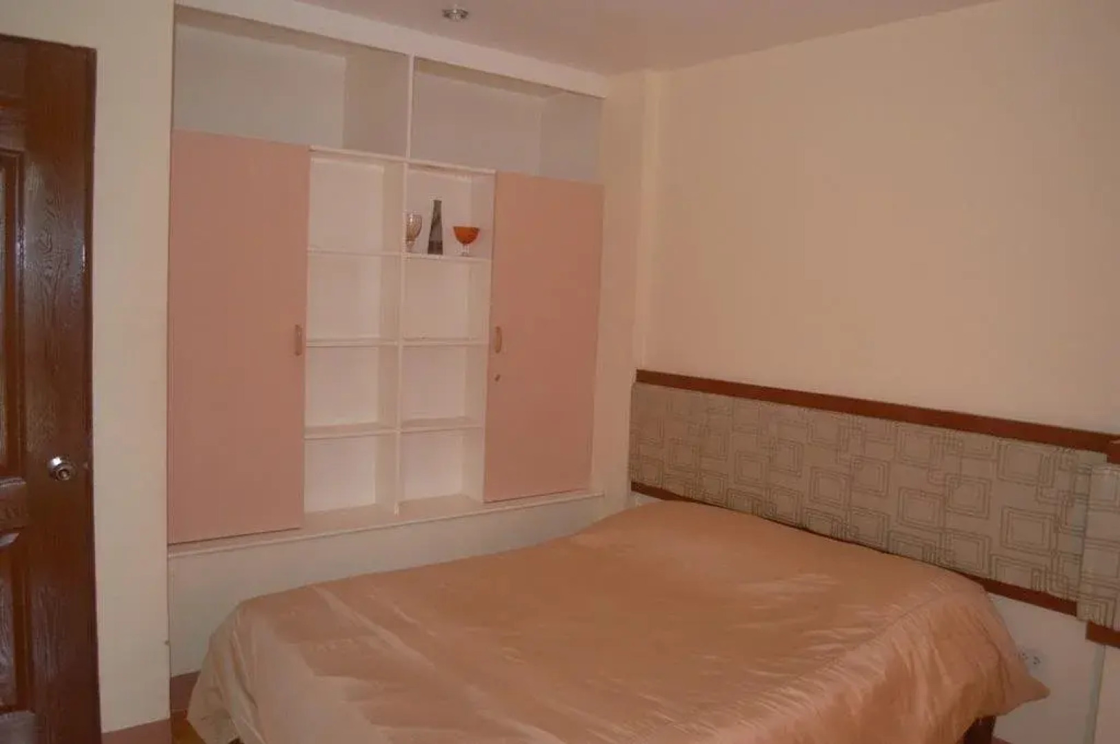 Manora Apartments and Guest House