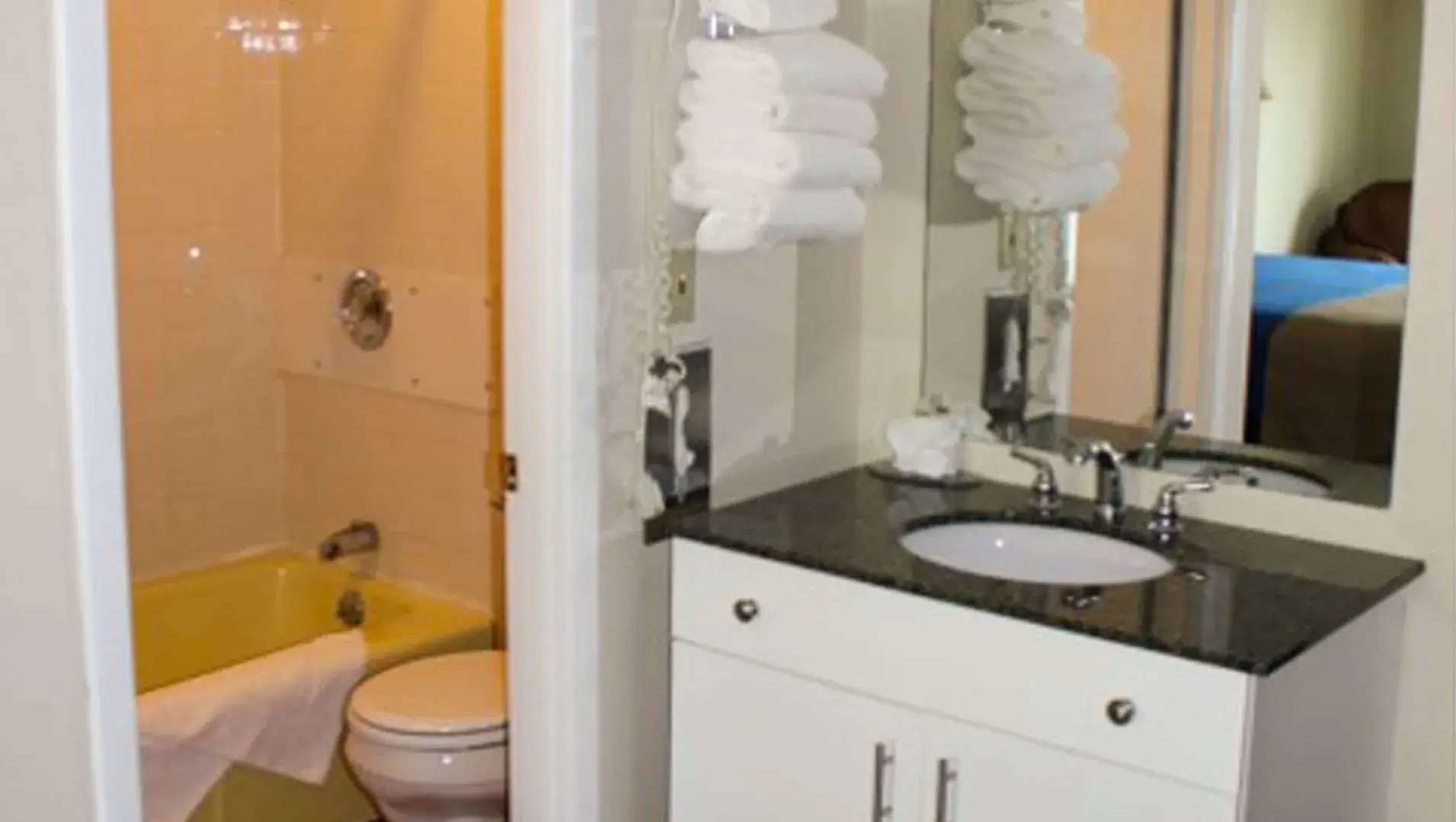 Colonial Inn Ellsworth