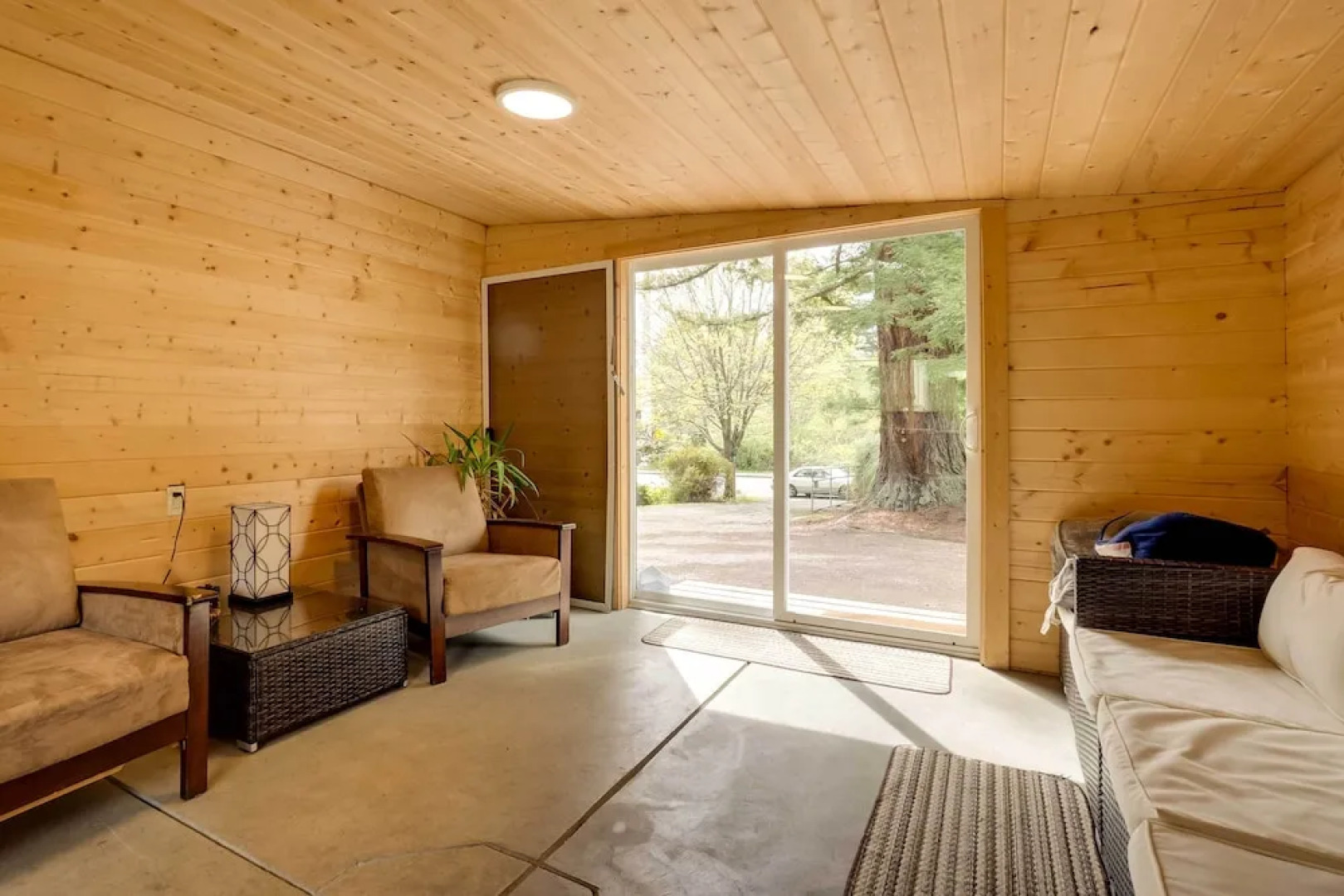 Brookings Home w/ Deck, 1/2 Mi to Harris Beach!