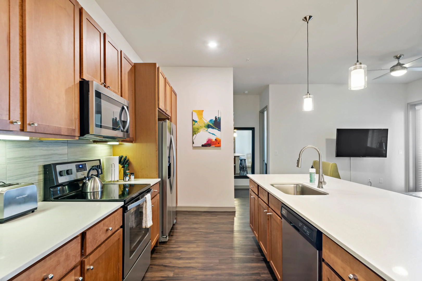 Spacious Apt With Amenities! Downtown Location!