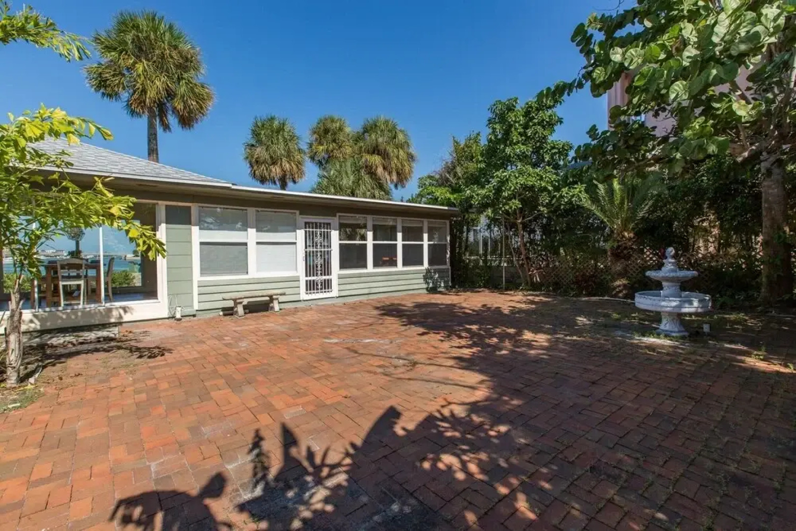 Treasured Times Beach House 3 Bedroom Home by RedAwning, Clearwater Beach