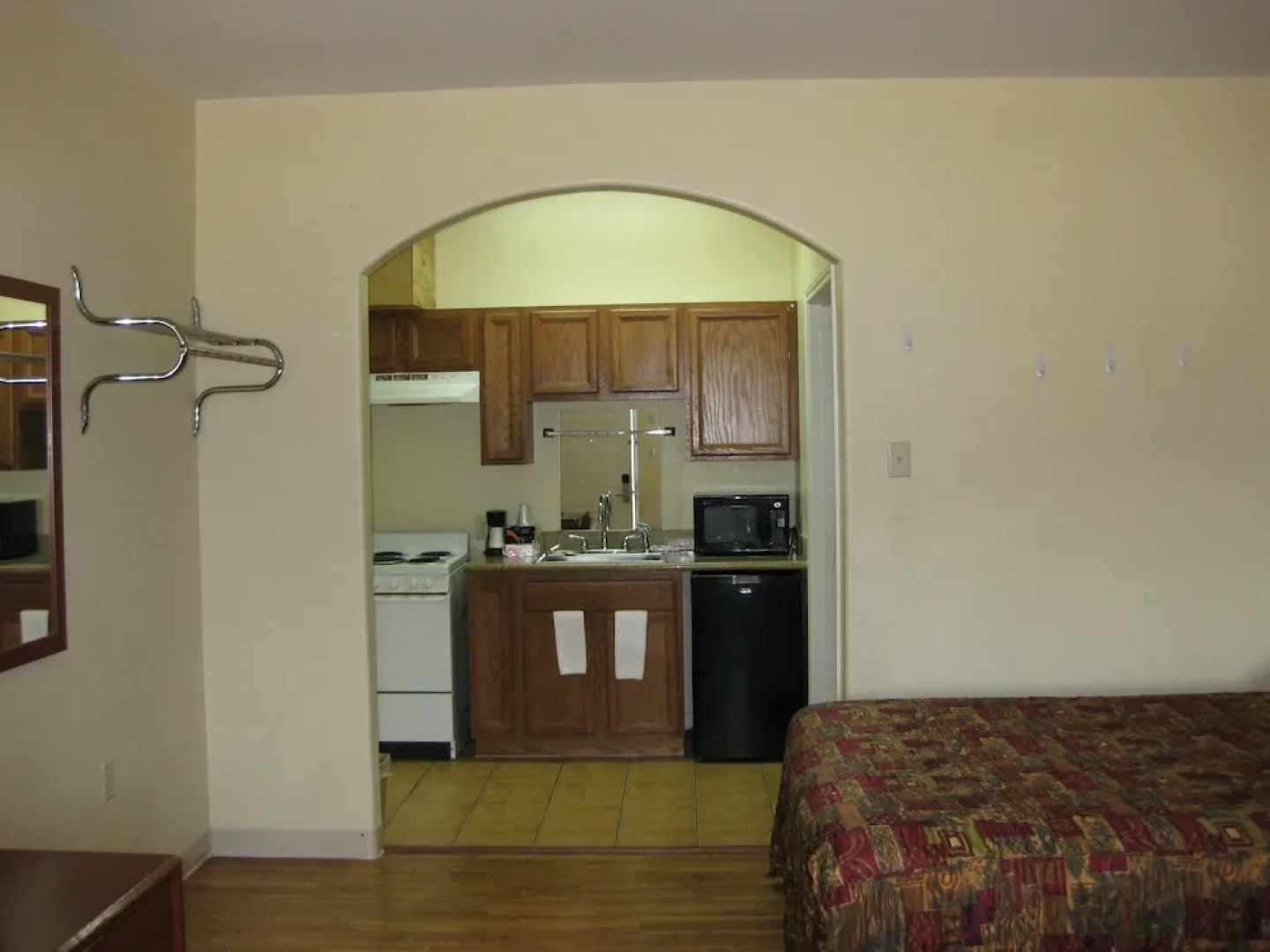 Scottish Inn and Suites